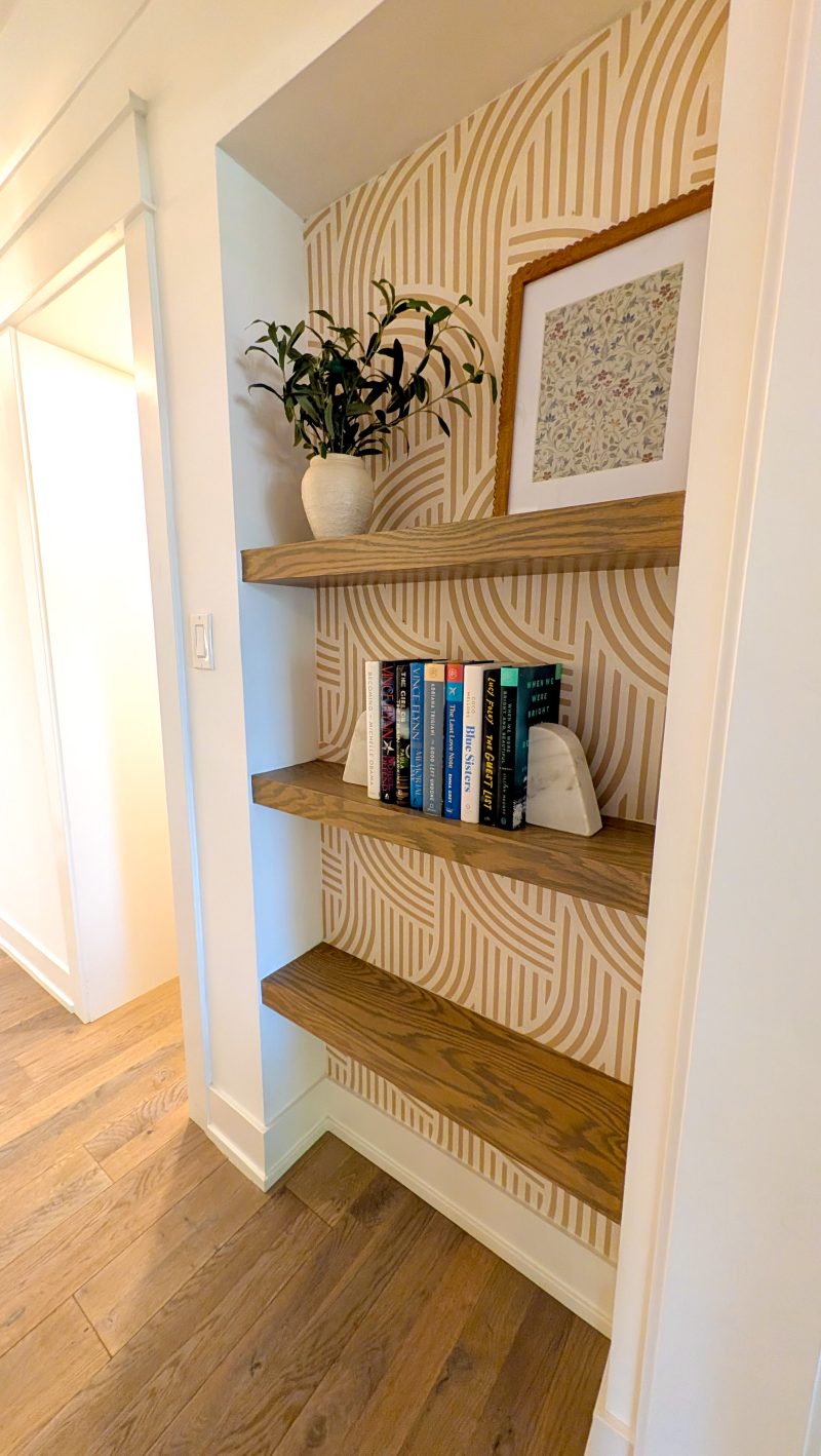 Books and games in the study at The Ann St. Ranch